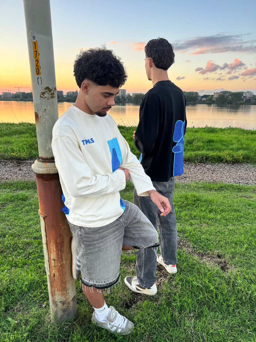 Art broken white Longsleeve Timeless worn by the Timeless community