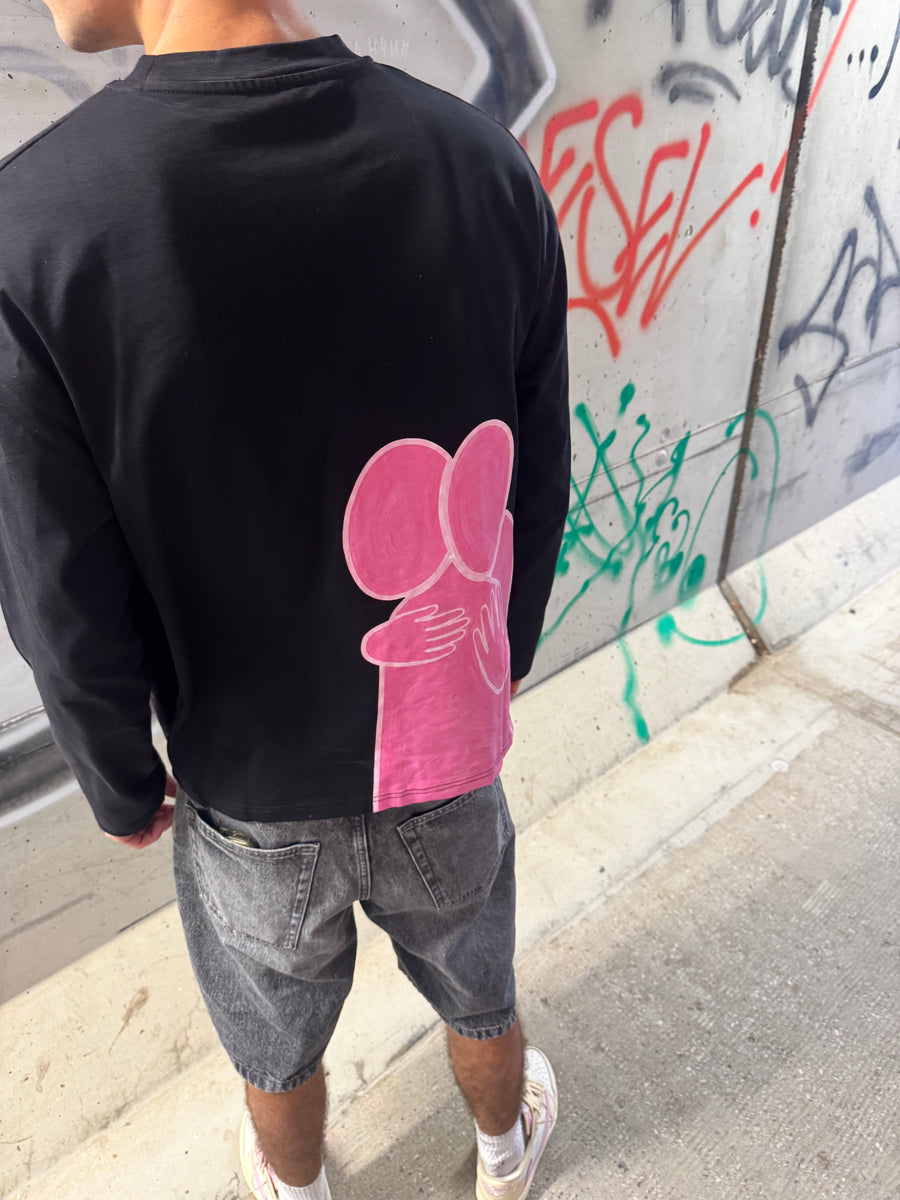 Art Roze Longsleeve Black worn by the Timeless community